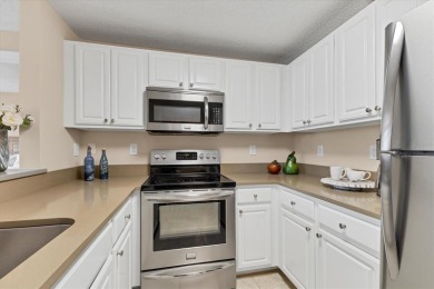 LOCATION, LOCATION, LOCATION! Welcome to Las Palmas of Sarasota on The Meadows Golf and Country Club in Florida - for sale on GolfHomes.com, golf home, golf lot