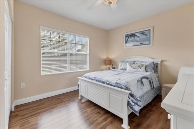 LOCATION, LOCATION, LOCATION! Welcome to Las Palmas of Sarasota on The Meadows Golf and Country Club in Florida - for sale on GolfHomes.com, golf home, golf lot
