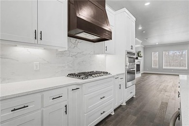 Welcome to this beautiful 3-bedroom, 2-bath home in Bella Vista on Branchwood Golf Course in Arkansas - for sale on GolfHomes.com, golf home, golf lot