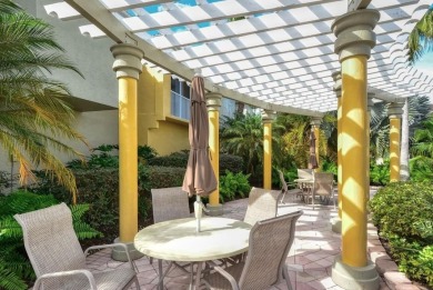 LOCATION, LOCATION, LOCATION! Welcome to Las Palmas of Sarasota on The Meadows Golf and Country Club in Florida - for sale on GolfHomes.com, golf home, golf lot