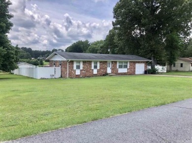 Great Location in town with swimming pool (new liner about 2 on  in Arkansas - for sale on GolfHomes.com, golf home, golf lot
