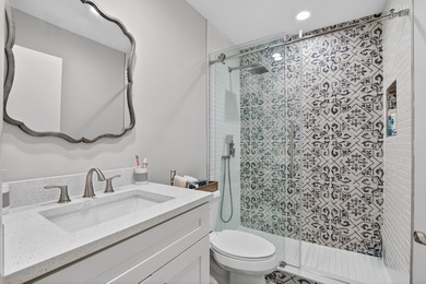 Beautifully remodeled 2 bedroom located 6 miles from historic on Kings Point Golf -Flanders Way in Florida - for sale on GolfHomes.com, golf home, golf lot