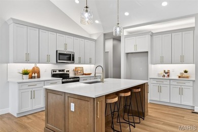 Welcome to this beautifully crafted 3 bedroom, 2.5 bath home on Incline Village Golf Course in Missouri - for sale on GolfHomes.com, golf home, golf lot