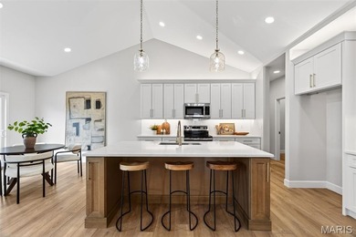 Welcome to this beautifully crafted 3 bedroom, 2.5 bath home on Incline Village Golf Course in Missouri - for sale on GolfHomes.com, golf home, golf lot