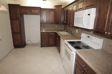 NESTLED IN ONE OF PALM AIRE COUNTRY CLUB'S MOST DESIRABLE on Palm-Aire Country Club and Resort - The Oaks in Florida - for sale on GolfHomes.com, golf home, golf lot