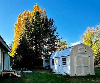 Just 4 blocks from the beaches of Payette Lake and 5 blocks from on McCall Municipal Golf Course in Idaho - for sale on GolfHomes.com, golf home, golf lot