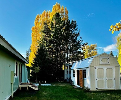 Just 4 blocks from the beaches of Payette Lake and 5 blocks from on McCall Municipal Golf Course in Idaho - for sale on GolfHomes.com, golf home, golf lot