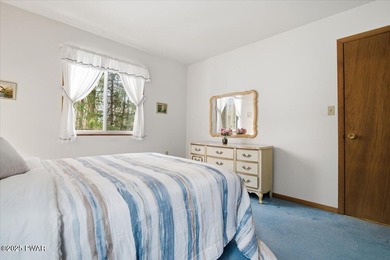 Welcome to 800 Wren Court, a charming cul-de-sac home in the on Lords Valley Country Club, Inc in Pennsylvania - for sale on GolfHomes.com, golf home, golf lot