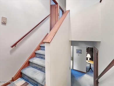 Welcome to 800 Wren Court, a charming cul-de-sac home in the on Lords Valley Country Club, Inc in Pennsylvania - for sale on GolfHomes.com, golf home, golf lot