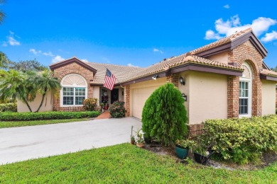 :Beautifully 3 bedroom two bath villa with 2 car garage located on Aberdeen Golf and Country Club in Florida - for sale on GolfHomes.com, golf home, golf lot