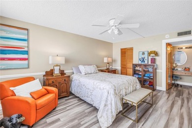 Top Floor condo with sweeping views of the Marina at Isla Del on Isla Del Sol Yacht and Country Club in Florida - for sale on GolfHomes.com, golf home, golf lot