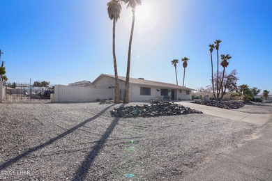 Tremendous opportunity in a terrific neighborhood! This unique on London Bridge Golf Course in Arizona - for sale on GolfHomes.com, golf home, golf lot
