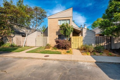 Welcome to Round River!  This one-level, 2-bedroom / 2 bathroom on Rebsamen Park Golf Course in Arkansas - for sale on GolfHomes.com, golf home, golf lot