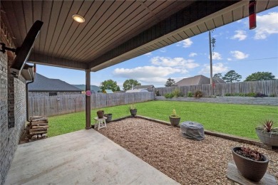 All-brick 4 bed, 2 bath, single-level home with a spacious on Stonebridge Meadows Golf Club in Arkansas - for sale on GolfHomes.com, golf home, golf lot
