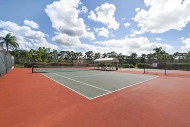 :Location is everything! 2 master en-suites plus a 21/2 bath on Heritage Ridge Golf Club in Florida - for sale on GolfHomes.com, golf home, golf lot