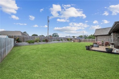 All-brick 4 bed, 2 bath, single-level home with a spacious on Stonebridge Meadows Golf Club in Arkansas - for sale on GolfHomes.com, golf home, golf lot