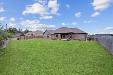 All-brick 4 bed, 2 bath, single-level home with a spacious on Stonebridge Meadows Golf Club in Arkansas - for sale on GolfHomes.com, golf home, golf lot