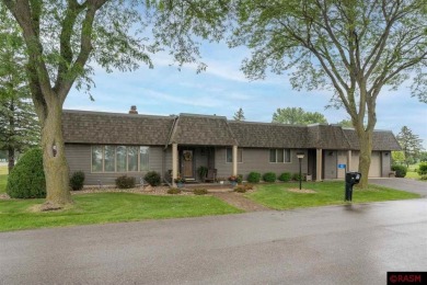 This 2+ bedroom, 1.75-bathroom, detached patio townhome offers on  in Minnesota - for sale on GolfHomes.com, golf home, golf lot