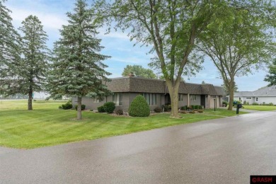 This 2+ bedroom, 1.75-bathroom, detached patio townhome offers on  in Minnesota - for sale on GolfHomes.com, golf home, golf lot