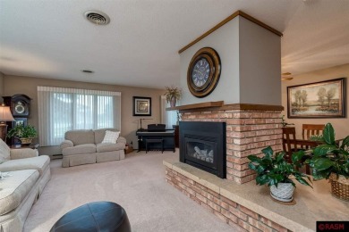 This 2+ bedroom, 1.75-bathroom, detached patio townhome offers on  in Minnesota - for sale on GolfHomes.com, golf home, golf lot