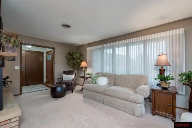 This 2+ bedroom, 1.75-bathroom, detached patio townhome offers on  in Minnesota - for sale on GolfHomes.com, golf home, golf lot