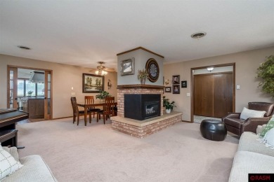This 2+ bedroom, 1.75-bathroom, detached patio townhome offers on  in Minnesota - for sale on GolfHomes.com, golf home, golf lot