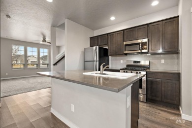 Welcome to this like-new, low-maintenance townhome in the highly on Eagle Legacy Golf Course in Idaho - for sale on GolfHomes.com, golf home, golf lot