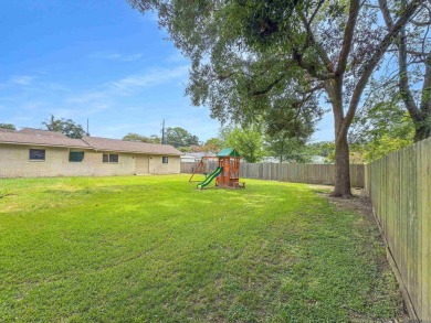 OPEN HOUSE, SUNDAY 7/27 2-4PM.  Welcome to this charming 3 on Webb Park Golf Course in Louisiana - for sale on GolfHomes.com, golf home, golf lot