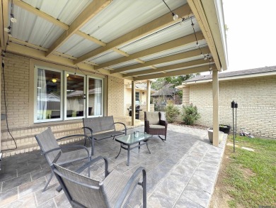 OPEN HOUSE, SUNDAY 7/27 2-4PM.  Welcome to this charming 3 on Webb Park Golf Course in Louisiana - for sale on GolfHomes.com, golf home, golf lot