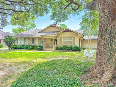 OPEN HOUSE, SUNDAY 7/27 2-4PM.  Welcome to this charming 3 on Webb Park Golf Course in Louisiana - for sale on GolfHomes.com, golf home, golf lot