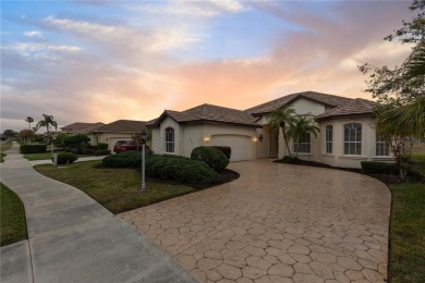Under contract-accepting backup offers. PRICE & LOCATION! on Bobcat Trail Golf Club in Florida - for sale on GolfHomes.com, golf home, golf lot