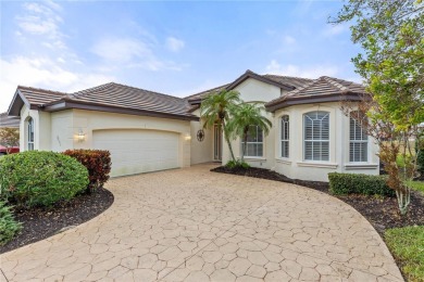 Under contract-accepting backup offers. PRICE & LOCATION! on Bobcat Trail Golf Club in Florida - for sale on GolfHomes.com, golf home, golf lot