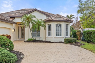 Under contract-accepting backup offers. PRICE & LOCATION! on Bobcat Trail Golf Club in Florida - for sale on GolfHomes.com, golf home, golf lot