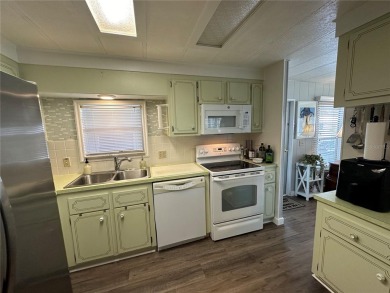 55+ resident owned gated golf course community.*PRICE REDUCED* on Zellwood Station Country Club in Florida - for sale on GolfHomes.com, golf home, golf lot