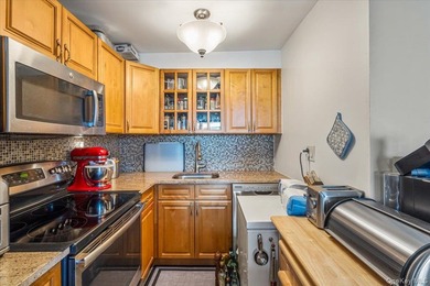 Beechhurst one-bedroom top-floor unit in Le Havre offers on Clearview Park Golf Course in New York - for sale on GolfHomes.com, golf home, golf lot