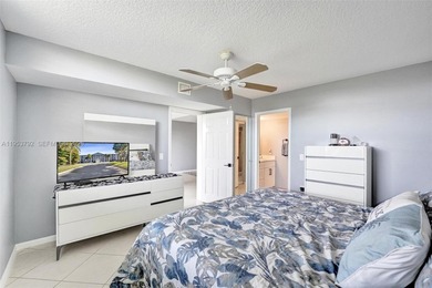 Move-in ready top-floor 2-bedroom, 2-bath condo with no on Pine Island Ridge Country Club in Florida - for sale on GolfHomes.com, golf home, golf lot