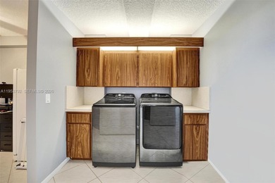 Move-in ready top-floor 2-bedroom, 2-bath condo with no on Pine Island Ridge Country Club in Florida - for sale on GolfHomes.com, golf home, golf lot