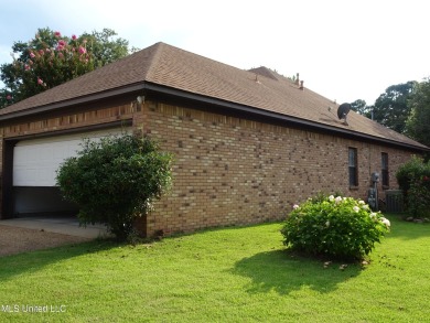 PRICE IMPROVEMENT !!!!Check out this beautifully maintained and on Castlewoods Golf Club in Mississippi - for sale on GolfHomes.com, golf home, golf lot