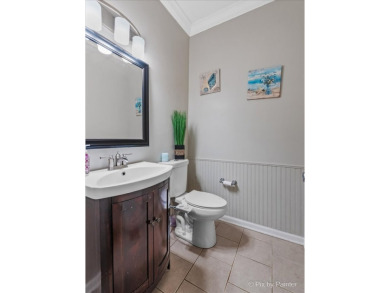 Charming End-Unit Townhome a well-designed 2-bedroom, 2 on Glendale Lakes Golf Club in Illinois - for sale on GolfHomes.com, golf home, golf lot