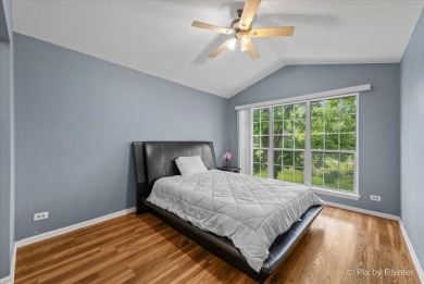 Charming End-Unit Townhome a well-designed 2-bedroom, 2 on Glendale Lakes Golf Club in Illinois - for sale on GolfHomes.com, golf home, golf lot