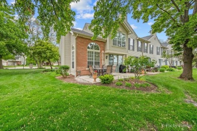 Charming End-Unit Townhome a well-designed 2-bedroom, 2 on Glendale Lakes Golf Club in Illinois - for sale on GolfHomes.com, golf home, golf lot