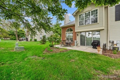 Charming End-Unit Townhome a well-designed 2-bedroom, 2 on Glendale Lakes Golf Club in Illinois - for sale on GolfHomes.com, golf home, golf lot