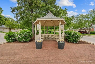 Charming End-Unit Townhome a well-designed 2-bedroom, 2 on Glendale Lakes Golf Club in Illinois - for sale on GolfHomes.com, golf home, golf lot