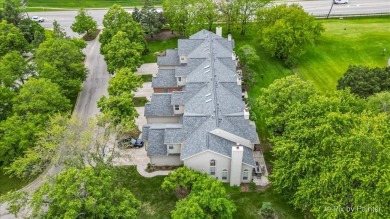 Charming End-Unit Townhome a well-designed 2-bedroom, 2 on Glendale Lakes Golf Club in Illinois - for sale on GolfHomes.com, golf home, golf lot