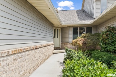 Beautifully updated condo in Panther Creek Golf Course Community on Panther Creek Country Club in Illinois - for sale on GolfHomes.com, golf home, golf lot