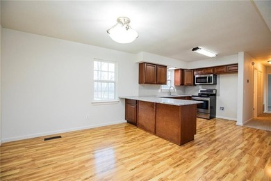 Charming remodeled home in beautiful Bella Vista--perfect for on Bella Vista - Metfield Golf Complex and Country Club in Arkansas - for sale on GolfHomes.com, golf home, golf lot