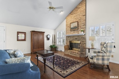 Beautifully updated condo in Panther Creek Golf Course Community on Panther Creek Country Club in Illinois - for sale on GolfHomes.com, golf home, golf lot