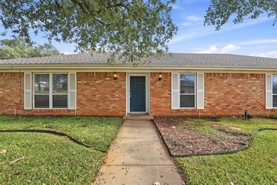 CLEAN AND MOVE IN READY. Situated on a quiet, established street on Shady Valley Golf Club in Texas - for sale on GolfHomes.com, golf home, golf lot