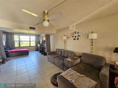 Spacious unit overlooking Golf Course. Open floor plan with on The Country Club At Boca Raton in Florida - for sale on GolfHomes.com, golf home, golf lot