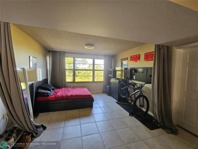Spacious unit overlooking Golf Course. Open floor plan with on The Country Club At Boca Raton in Florida - for sale on GolfHomes.com, golf home, golf lot